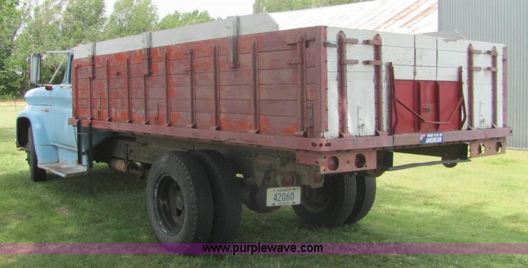 image for item 6976 1960 GMC 4000 grain truck