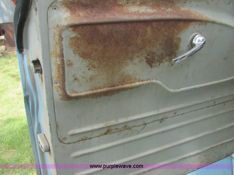 image for item 6976 1960 GMC 4000 grain truck