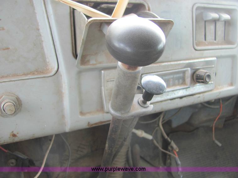 image for item 6976 1960 GMC 4000 grain truck