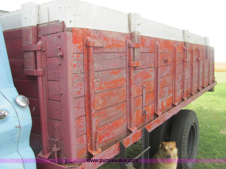image for item 6976 1960 GMC 4000 grain truck