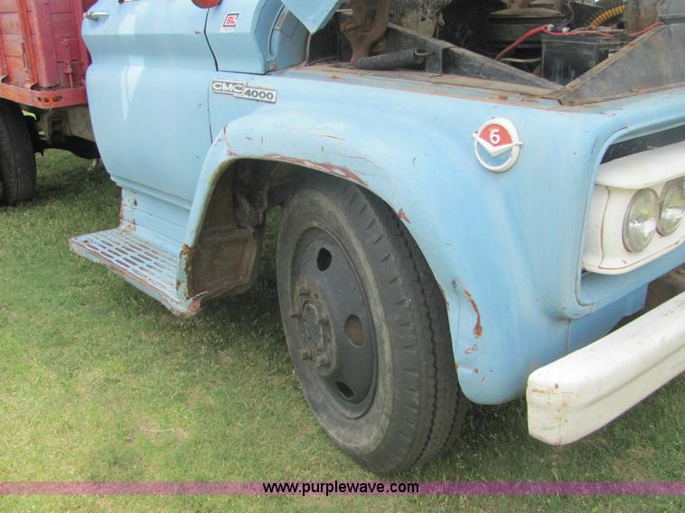 image for item 6976 1960 GMC 4000 grain truck