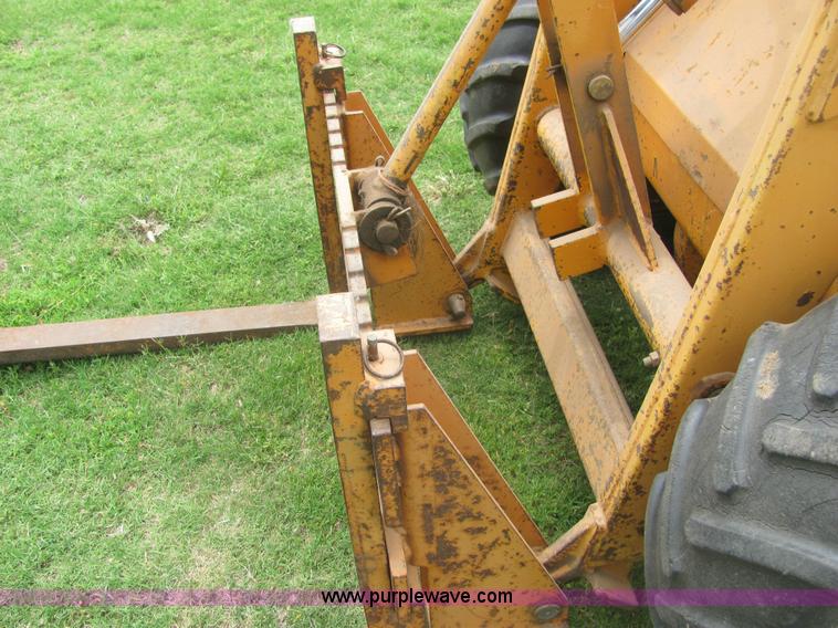 image for item 6980 Case Davis ScatBack 430 loader