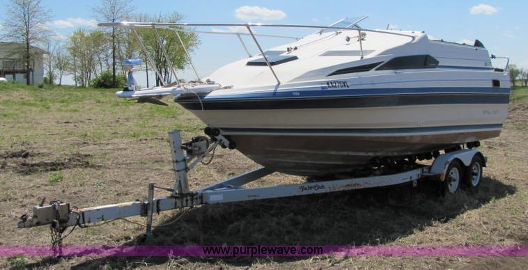 image for item 8612 1988 Bayliner 21' boat
