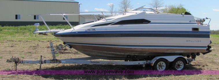 image for item 8612 1988 Bayliner 21' boat