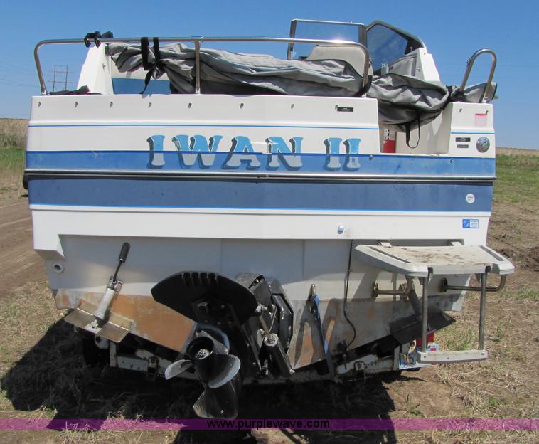 image for item 8612 1988 Bayliner 21' boat