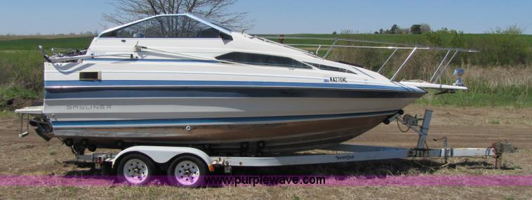 image for item 8612 1988 Bayliner 21' boat