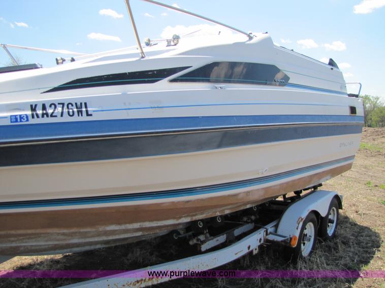 image for item 8612 1988 Bayliner 21' boat
