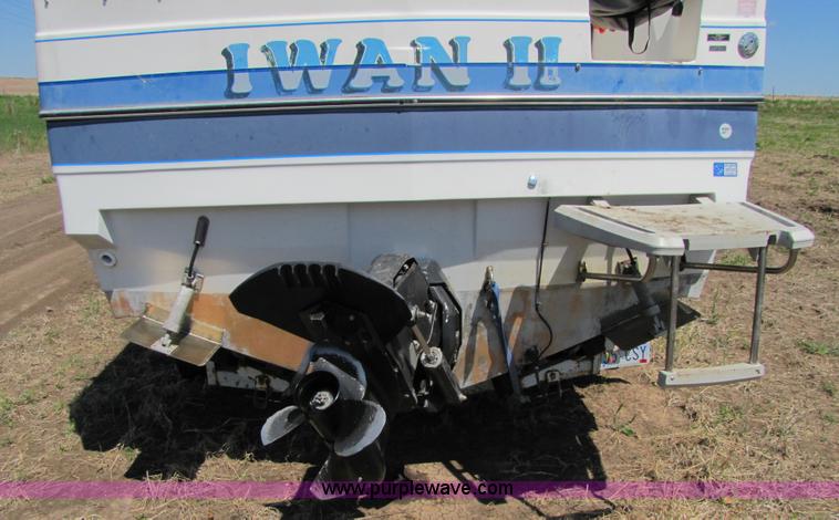 image for item 8612 1988 Bayliner 21' boat