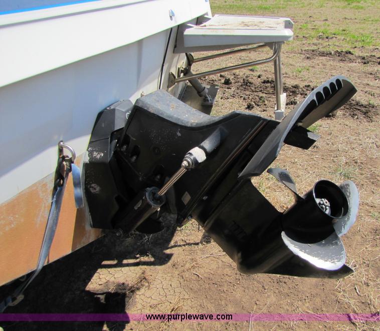 image for item 8612 1988 Bayliner 21' boat