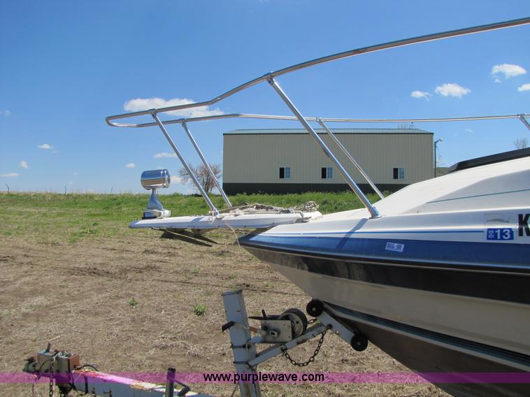image for item 8612 1988 Bayliner 21' boat