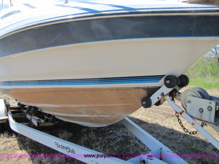 image for item 8612 1988 Bayliner 21' boat