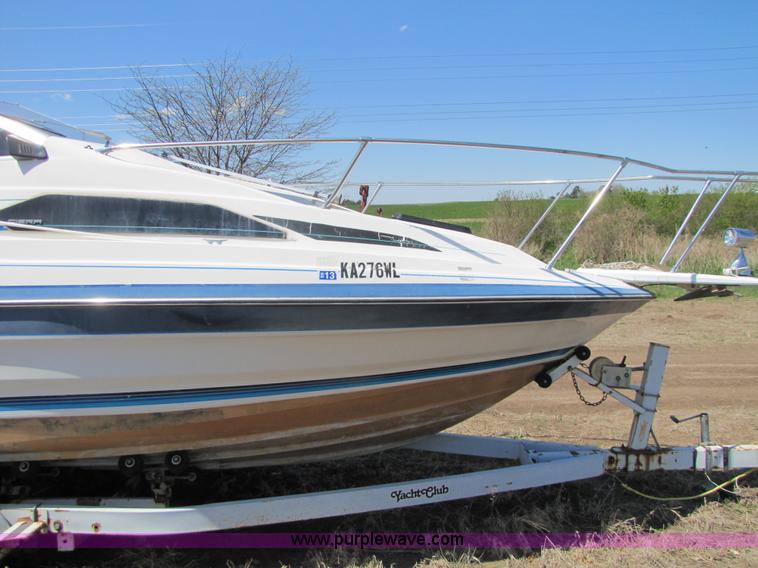 image for item 8612 1988 Bayliner 21' boat