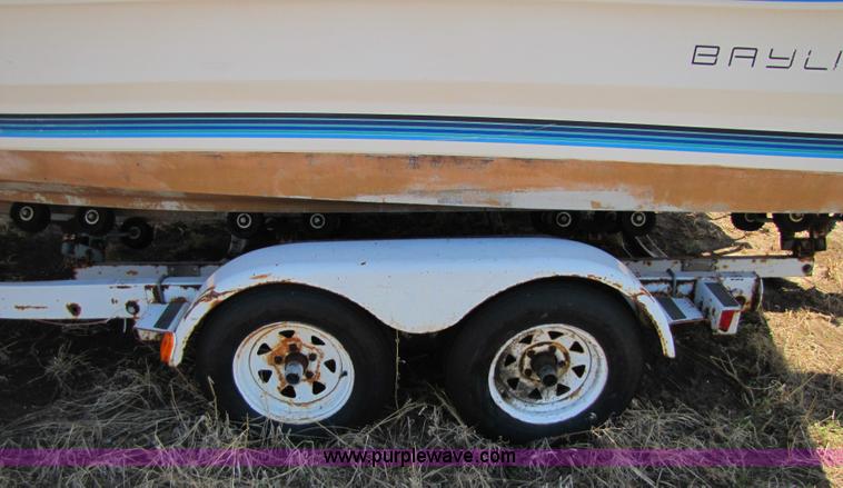 image for item 8612 1988 Bayliner 21' boat