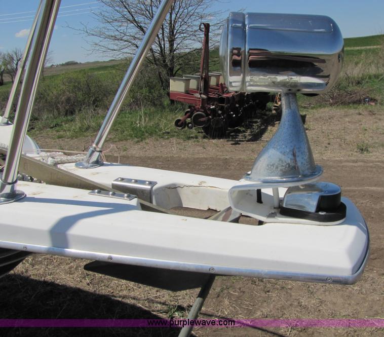 image for item 8612 1988 Bayliner 21' boat