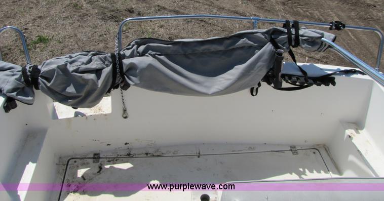 image for item 8612 1988 Bayliner 21' boat