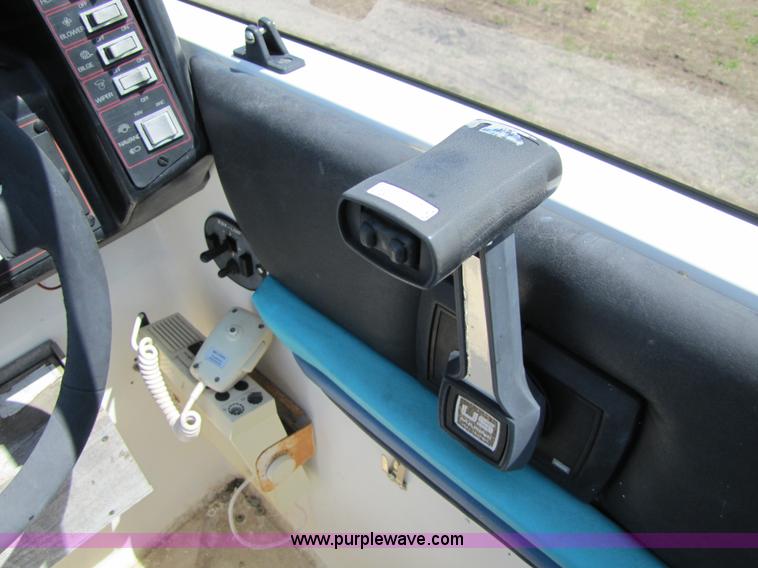 image for item 8612 1988 Bayliner 21' boat