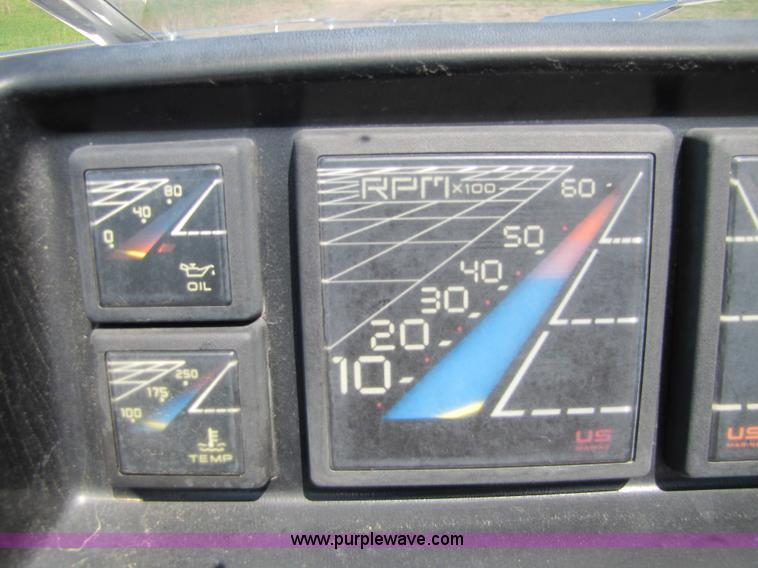 image for item 8612 1988 Bayliner 21' boat