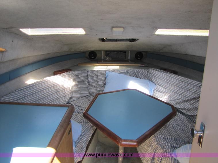 image for item 8612 1988 Bayliner 21' boat