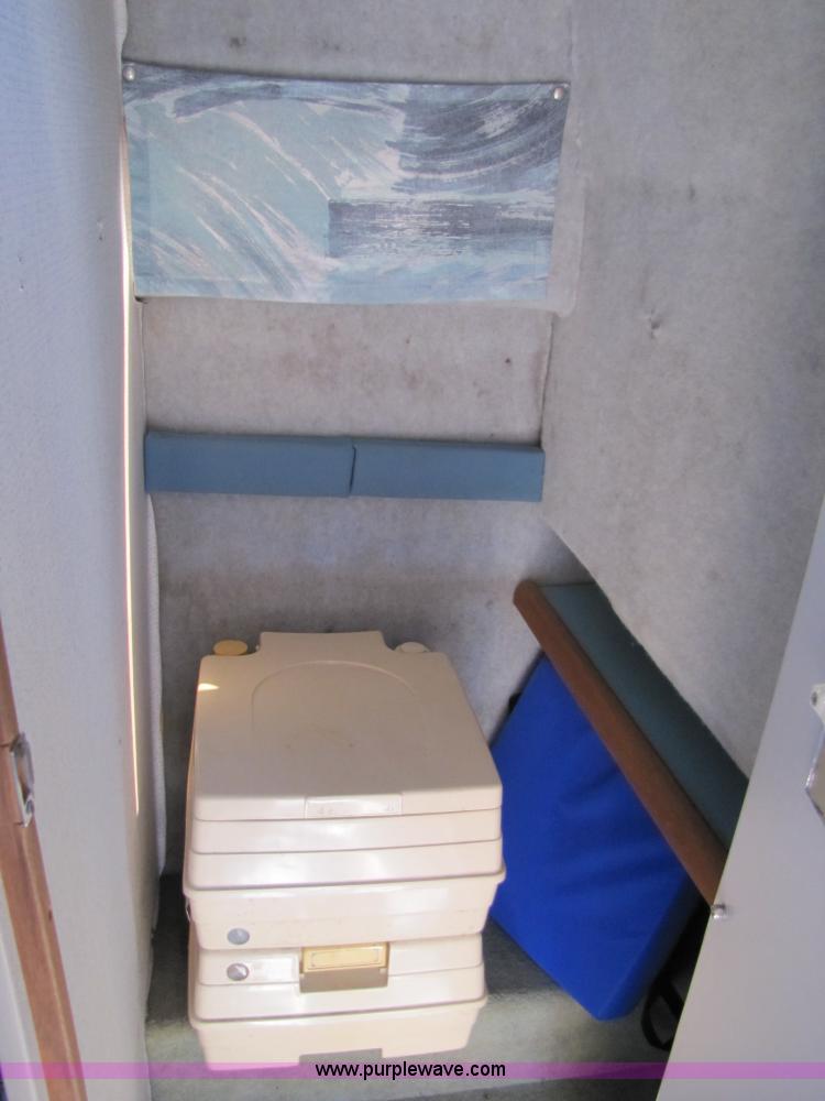 image for item 8612 1988 Bayliner 21' boat