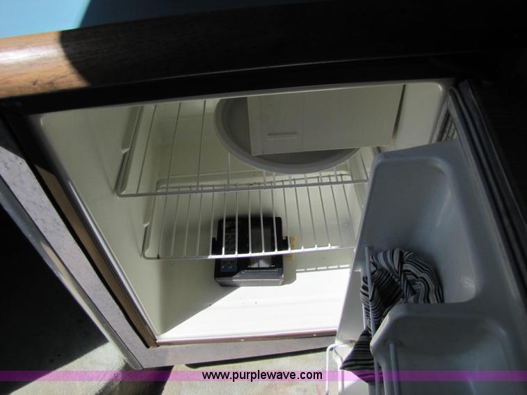 image for item 8612 1988 Bayliner 21' boat