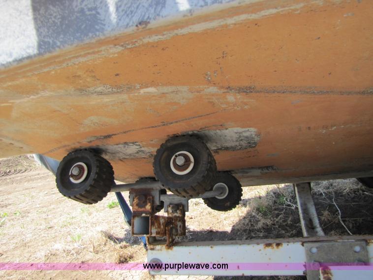 image for item 8612 1988 Bayliner 21' boat