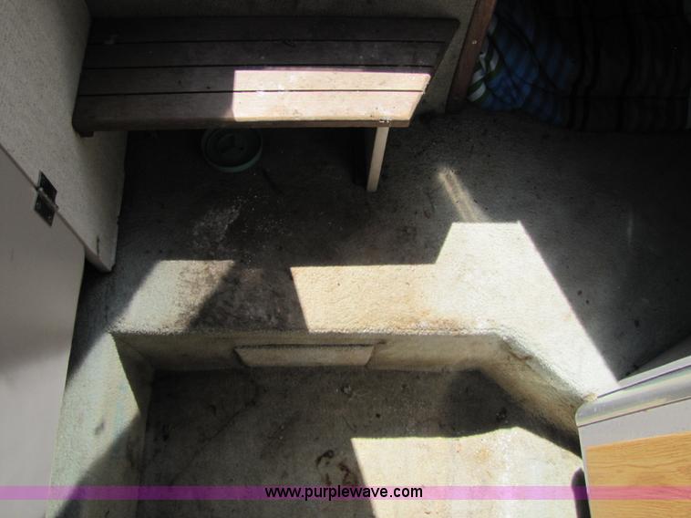 image for item 8612 1988 Bayliner 21' boat