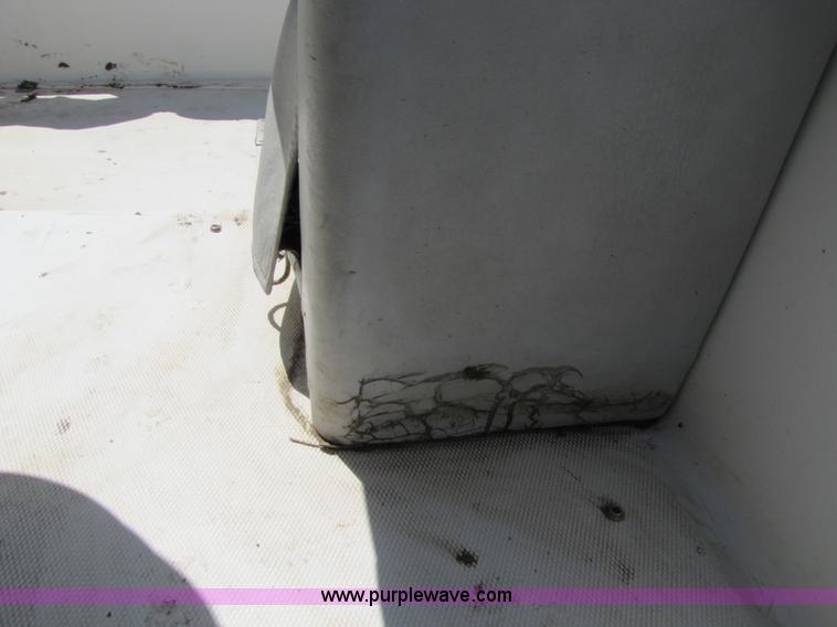 image for item 8612 1988 Bayliner 21' boat