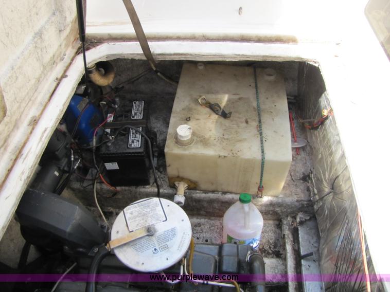 image for item 8612 1988 Bayliner 21' boat