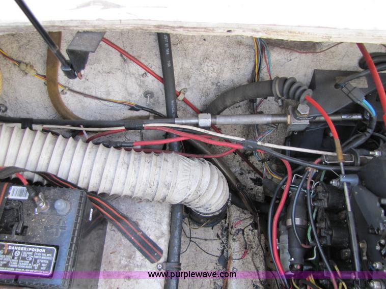 image for item 8612 1988 Bayliner 21' boat