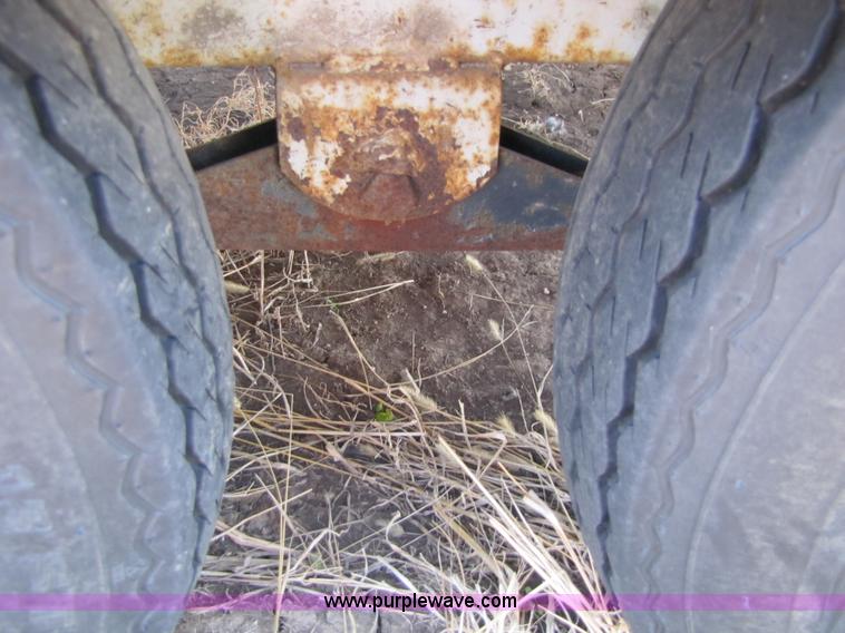 image for item 8612 1988 Bayliner 21' boat