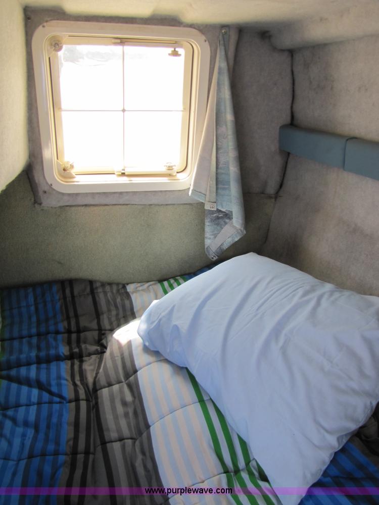 image for item 8612 1988 Bayliner 21' boat