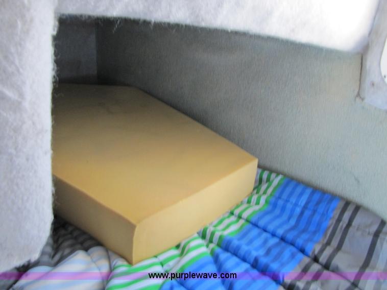 image for item 8612 1988 Bayliner 21' boat