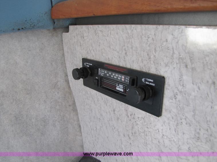 image for item 8612 1988 Bayliner 21' boat