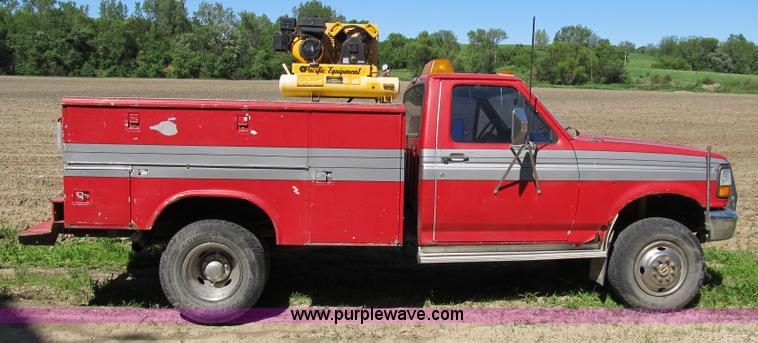 image for item 8993 1993 Ford F350 utility pickup truck