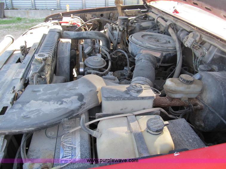image for item 8993 1993 Ford F350 utility pickup truck