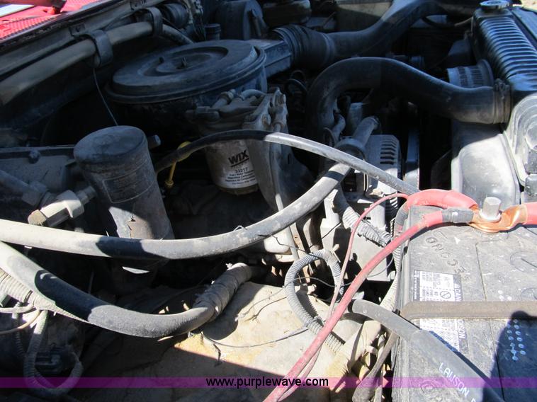 image for item 8993 1993 Ford F350 utility pickup truck