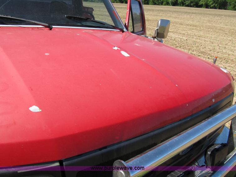 image for item 8993 1993 Ford F350 utility pickup truck