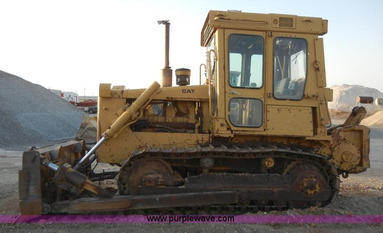 image for item 1001 1982 Caterpillar D5B dozer