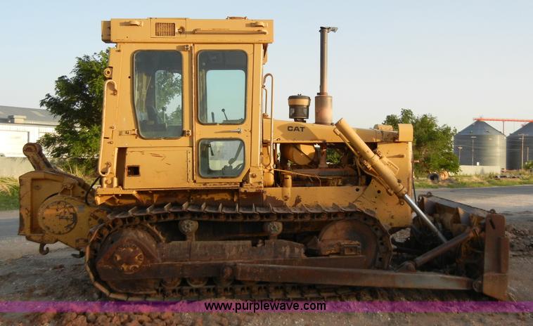 image for item 1001 1982 Caterpillar D5B dozer