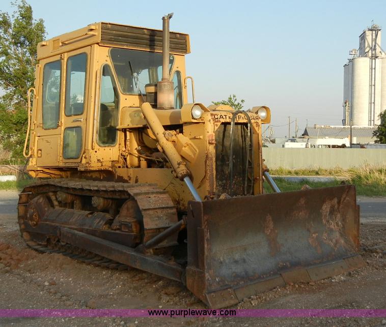 image for item 1001 1982 Caterpillar D5B dozer
