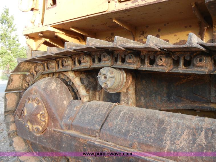 image for item 1001 1982 Caterpillar D5B dozer
