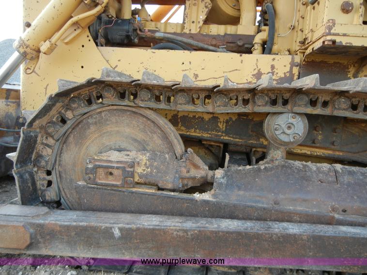 image for item 1001 1982 Caterpillar D5B dozer