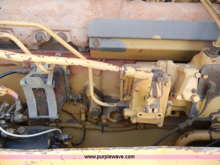 image for item 1001 1982 Caterpillar D5B dozer