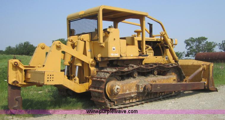 image for item 3791 International TD-25C dozer