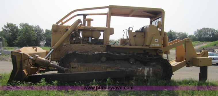 image for item 3791 International TD-25C dozer