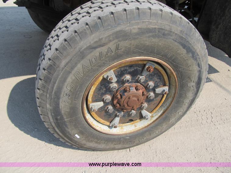 image for item 4149 1988 Ford LT9000 crane truck