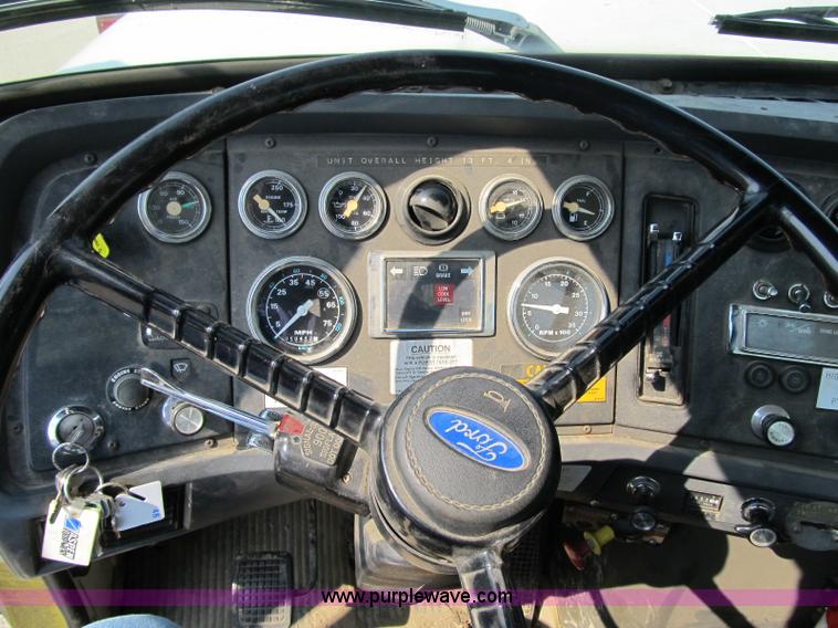 image for item 4149 1988 Ford LT9000 crane truck