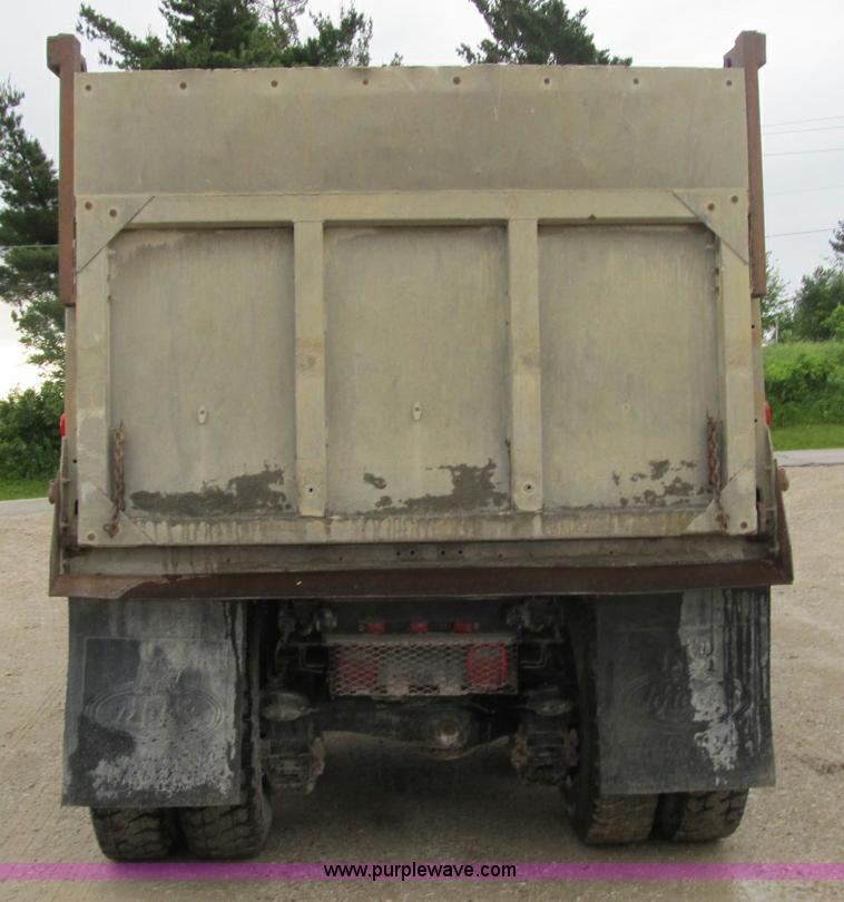 image for item 4151 1986 Mack R686ST dump truck