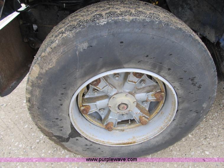 image for item 4151 1986 Mack R686ST dump truck