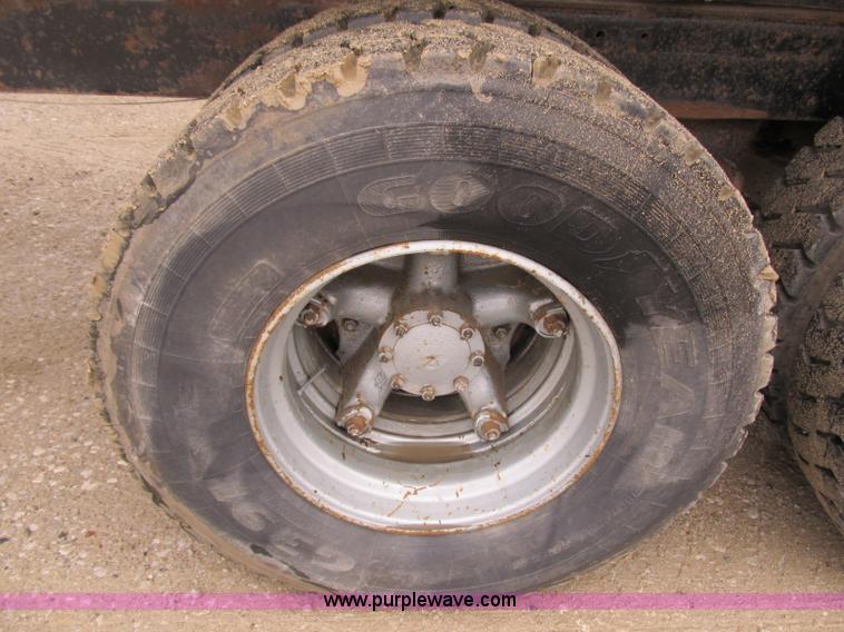 image for item 4151 1986 Mack R686ST dump truck